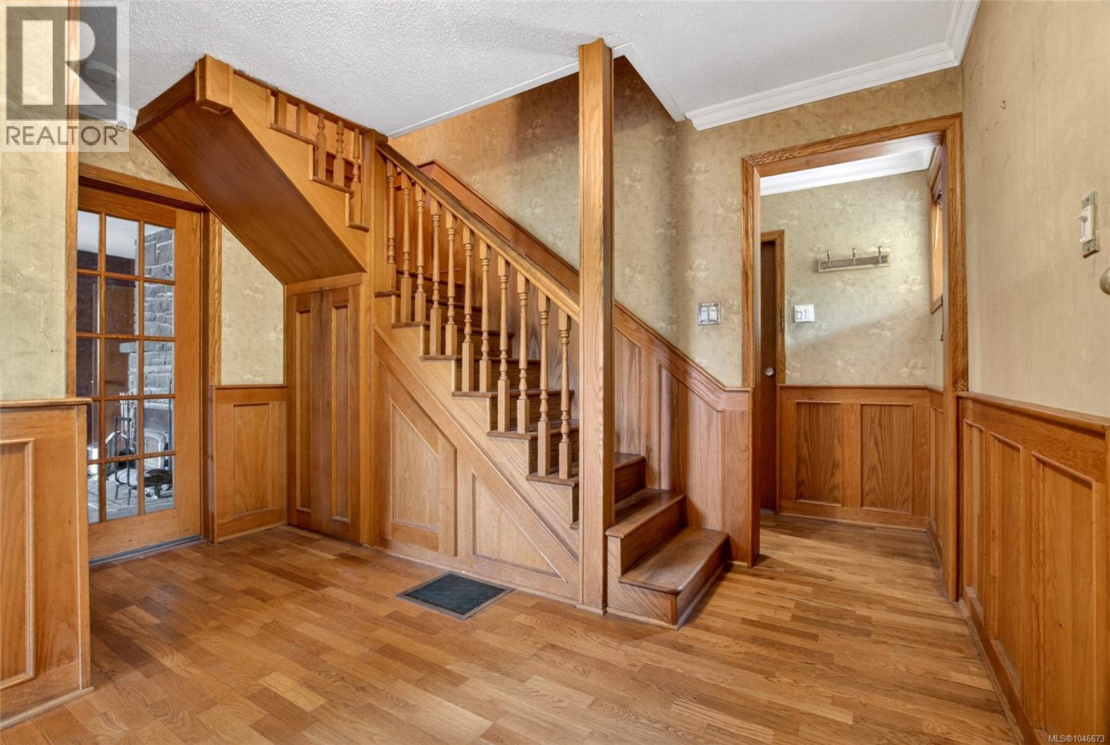 1038 Redcap St - 48