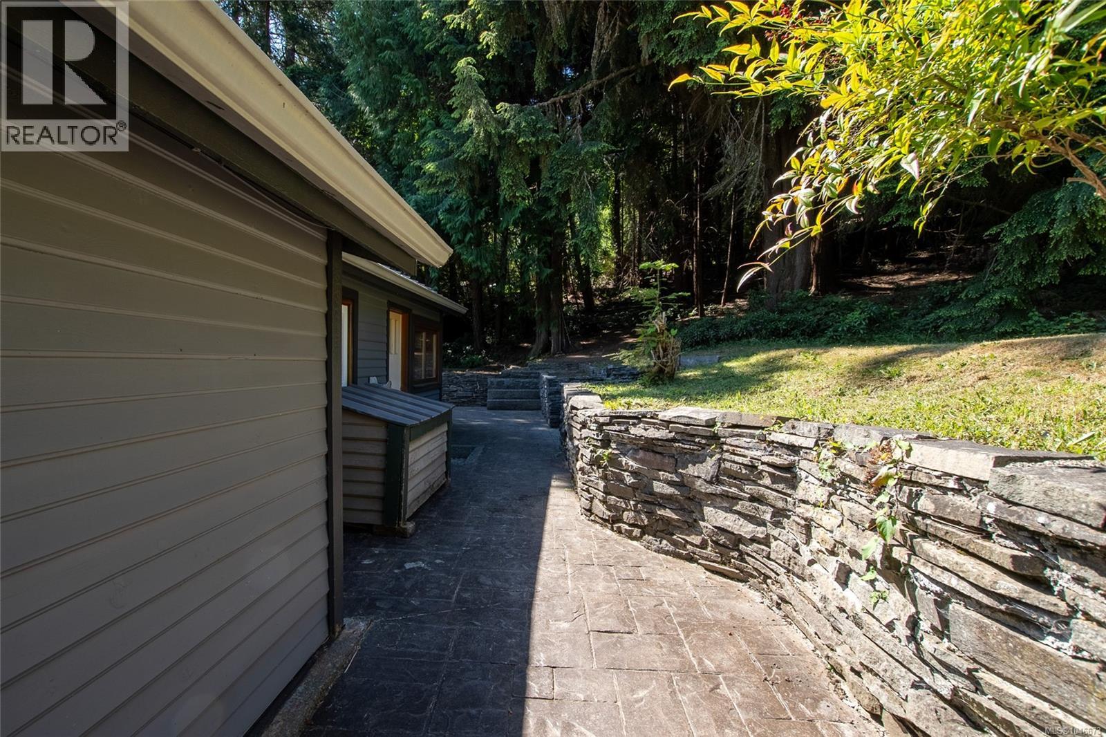1038 Redcap St - Image 18