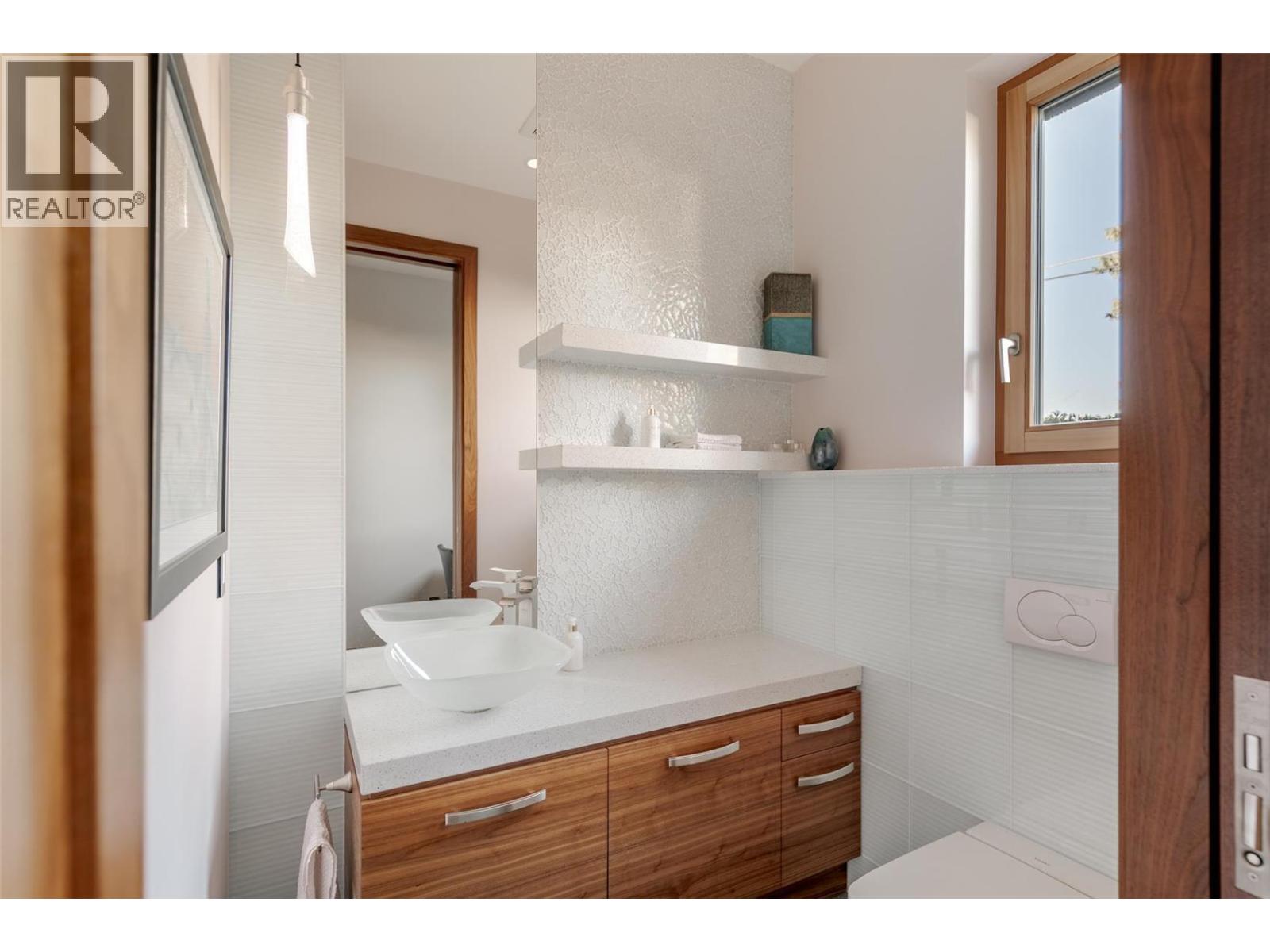 5308 Lakeshore Road, Kelowna