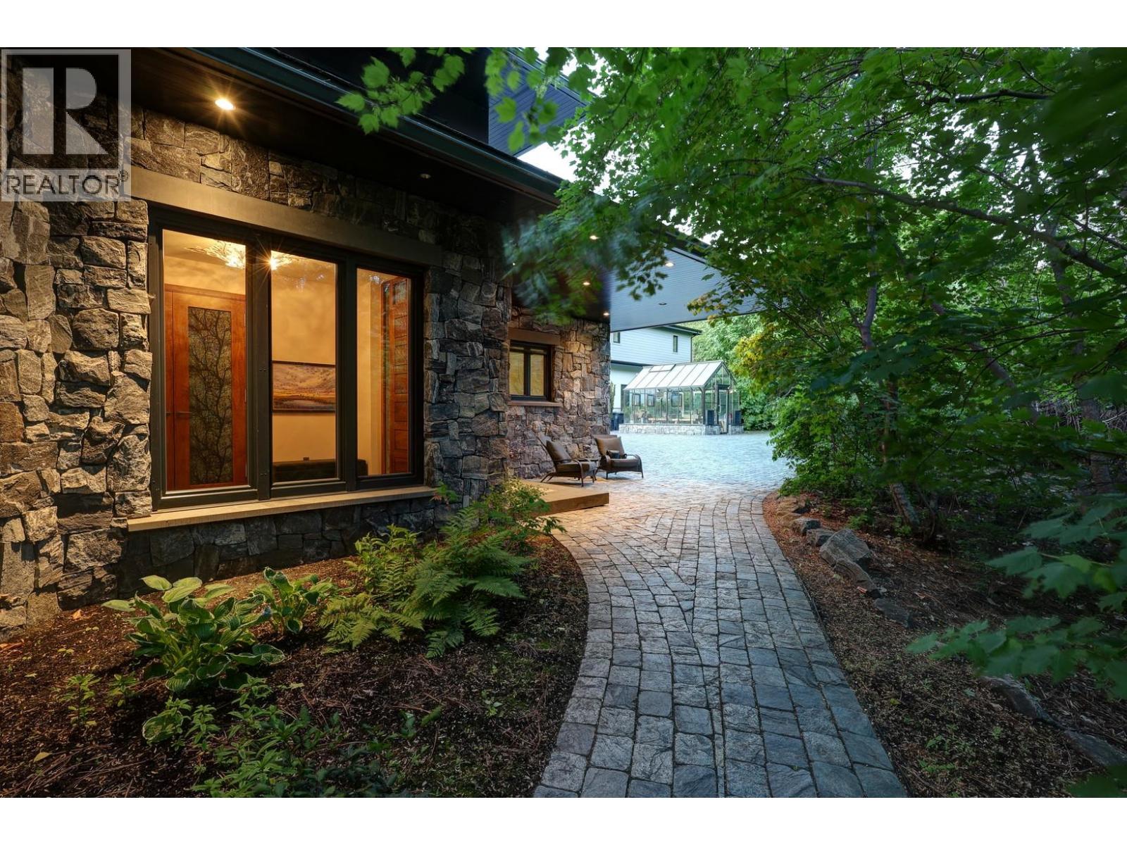 5308 Lakeshore Road, Kelowna