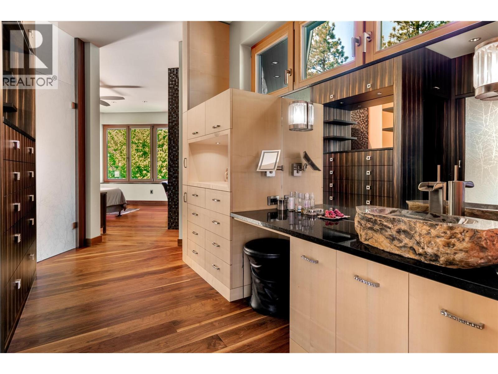 5308 Lakeshore Road, Kelowna