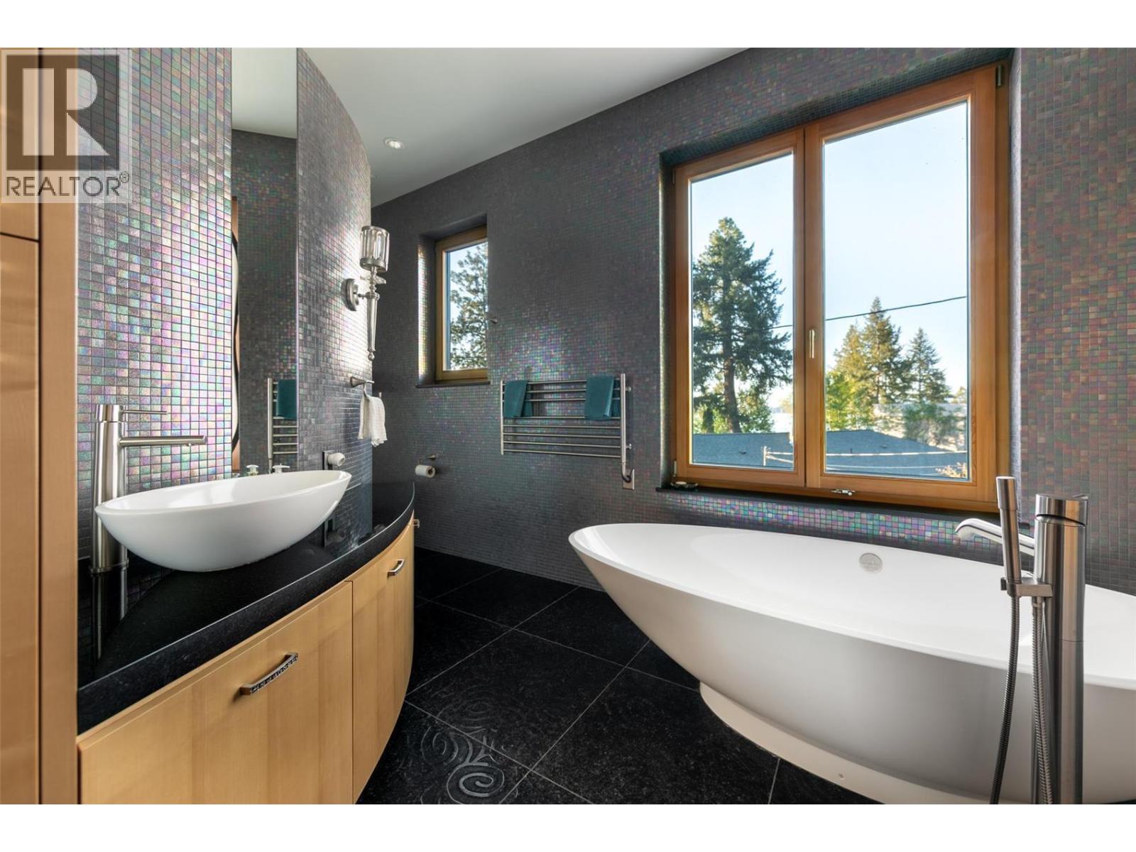 5308 Lakeshore Road, Kelowna