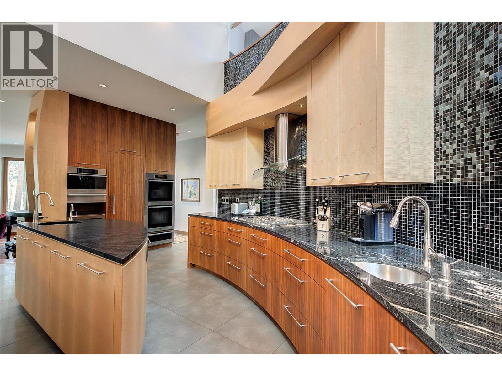 5308 Lakeshore Road, Kelowna