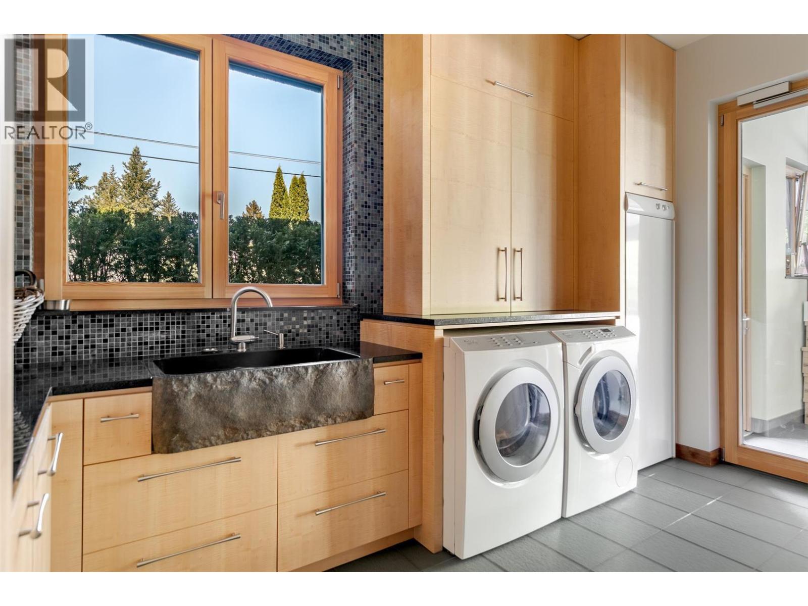 5308 Lakeshore Road, Kelowna