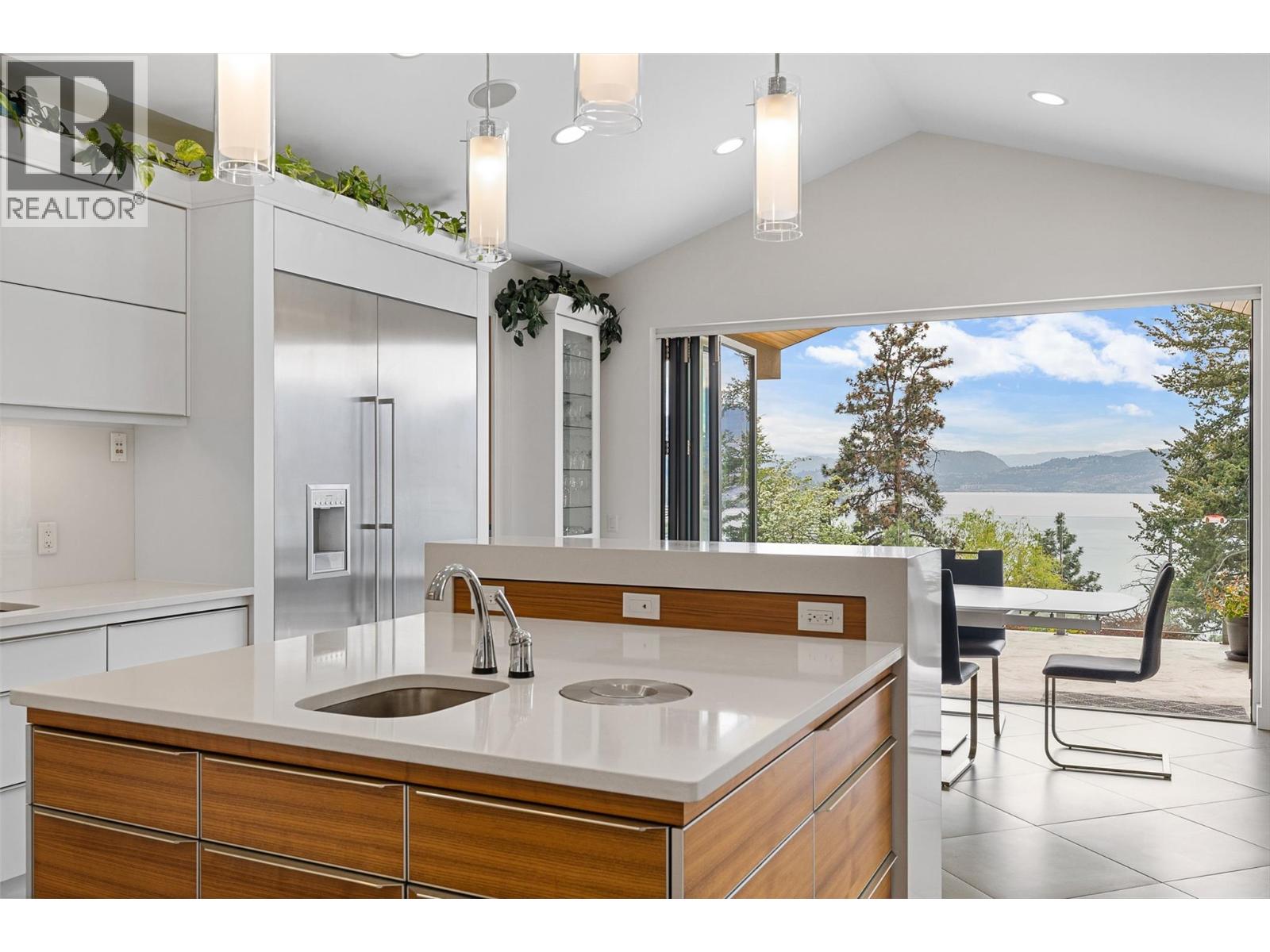 328 Lochview Road, Kelowna