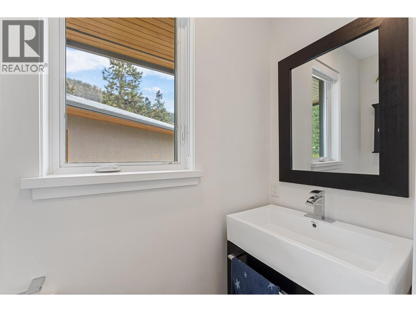 328 Lochview Road, Kelowna