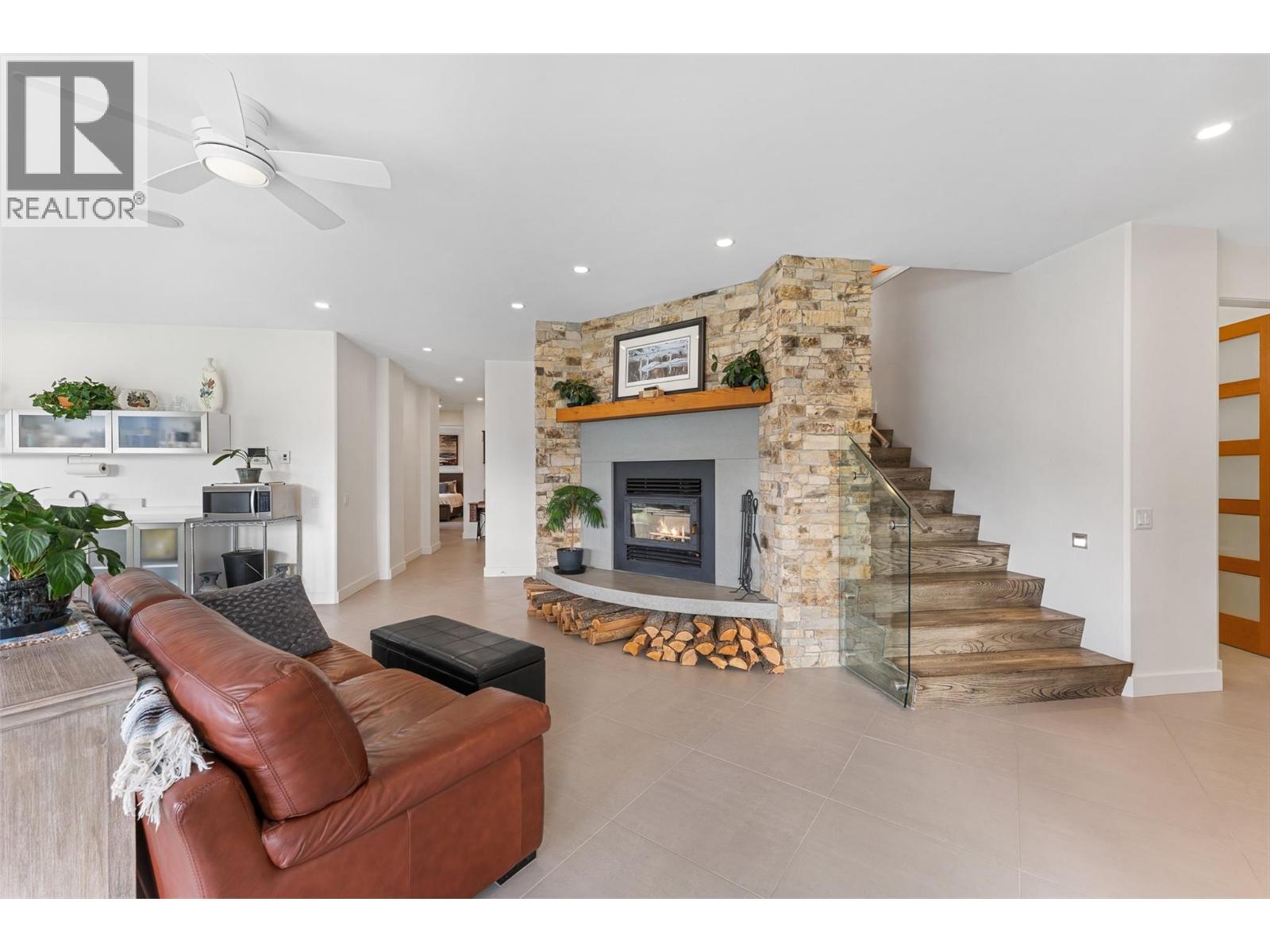 328 Lochview Road, Kelowna