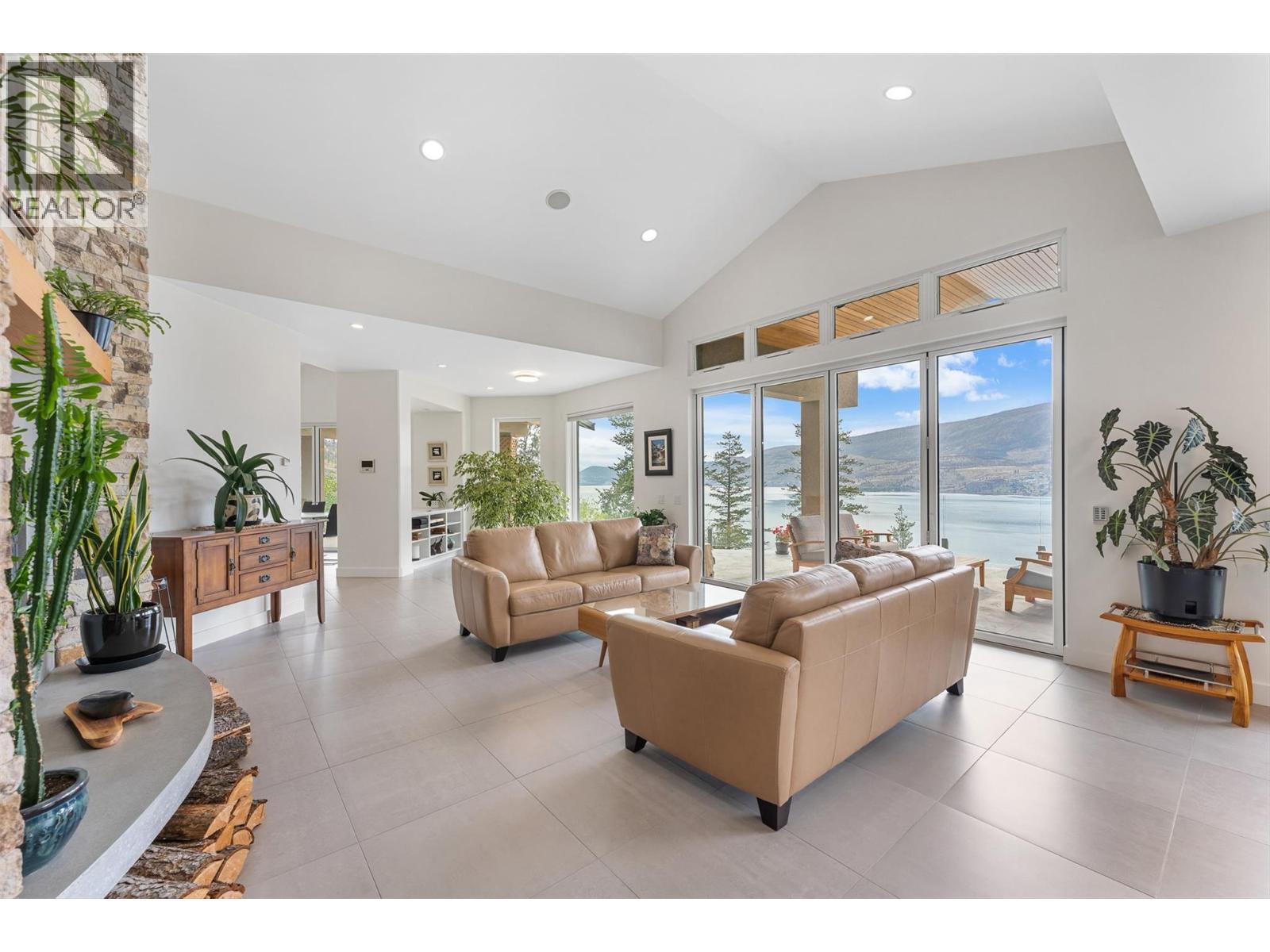 328 Lochview Road, Kelowna