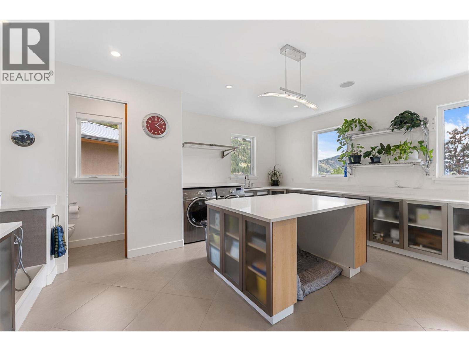 328 Lochview Road, Kelowna