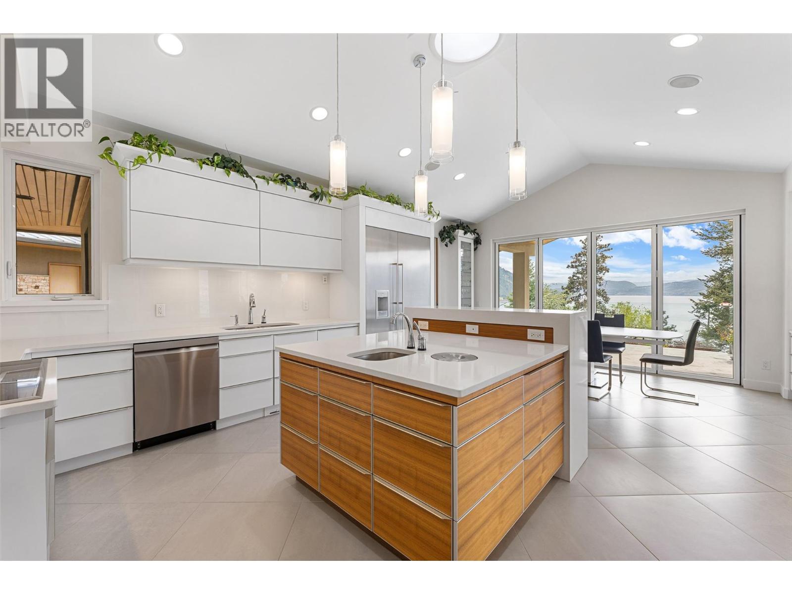 328 Lochview Road, Kelowna