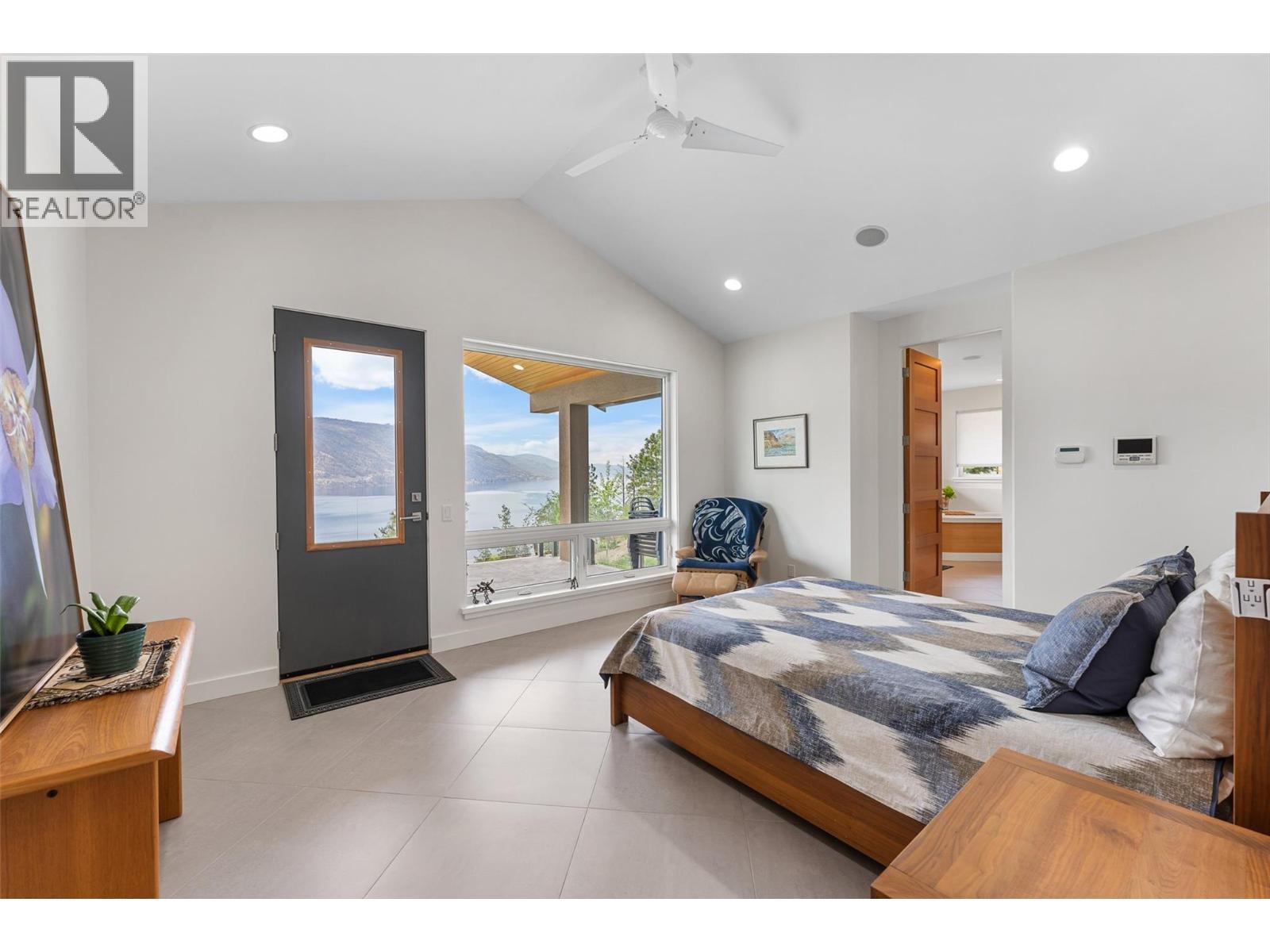328 Lochview Road, Kelowna