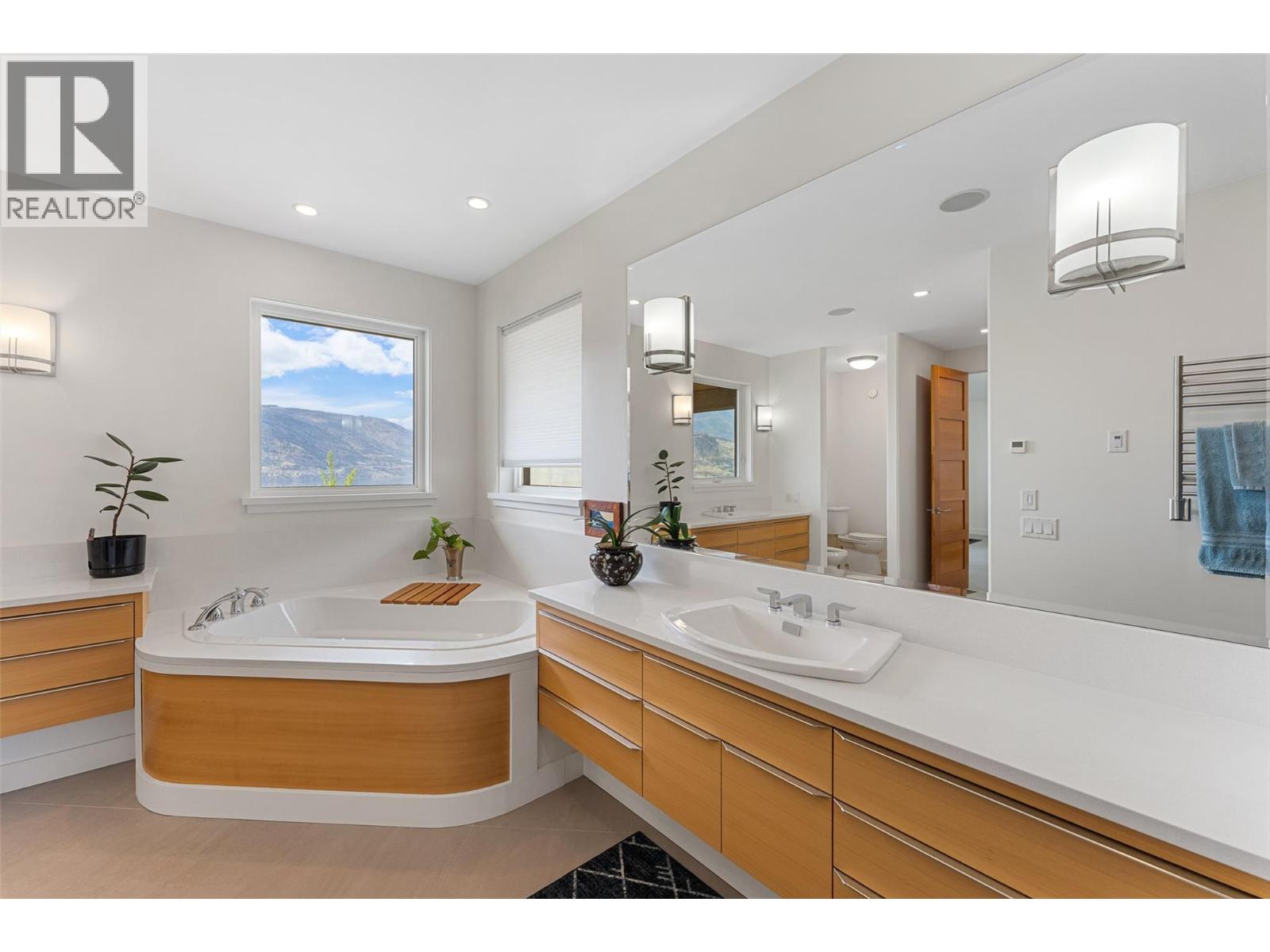 328 Lochview Road, Kelowna