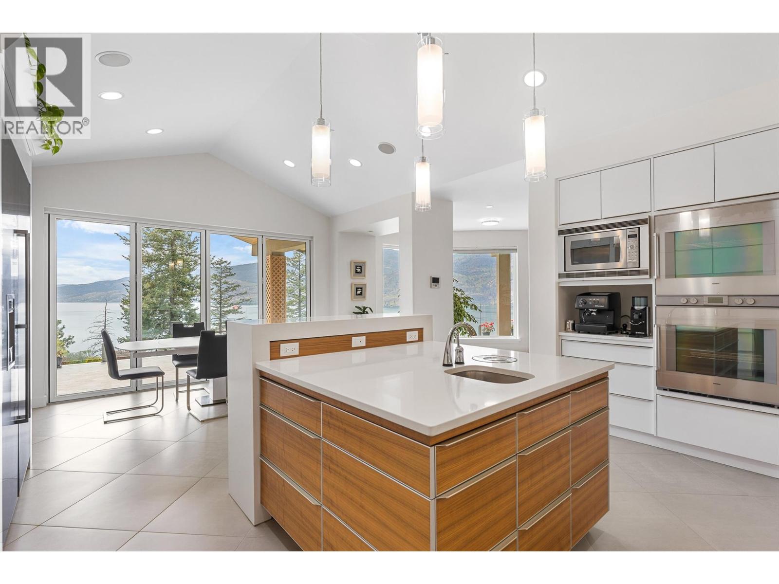 328 Lochview Road, Kelowna