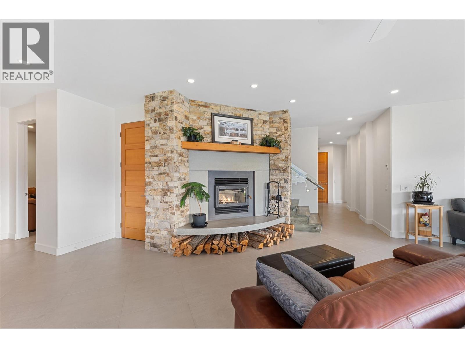 328 Lochview Road, Kelowna