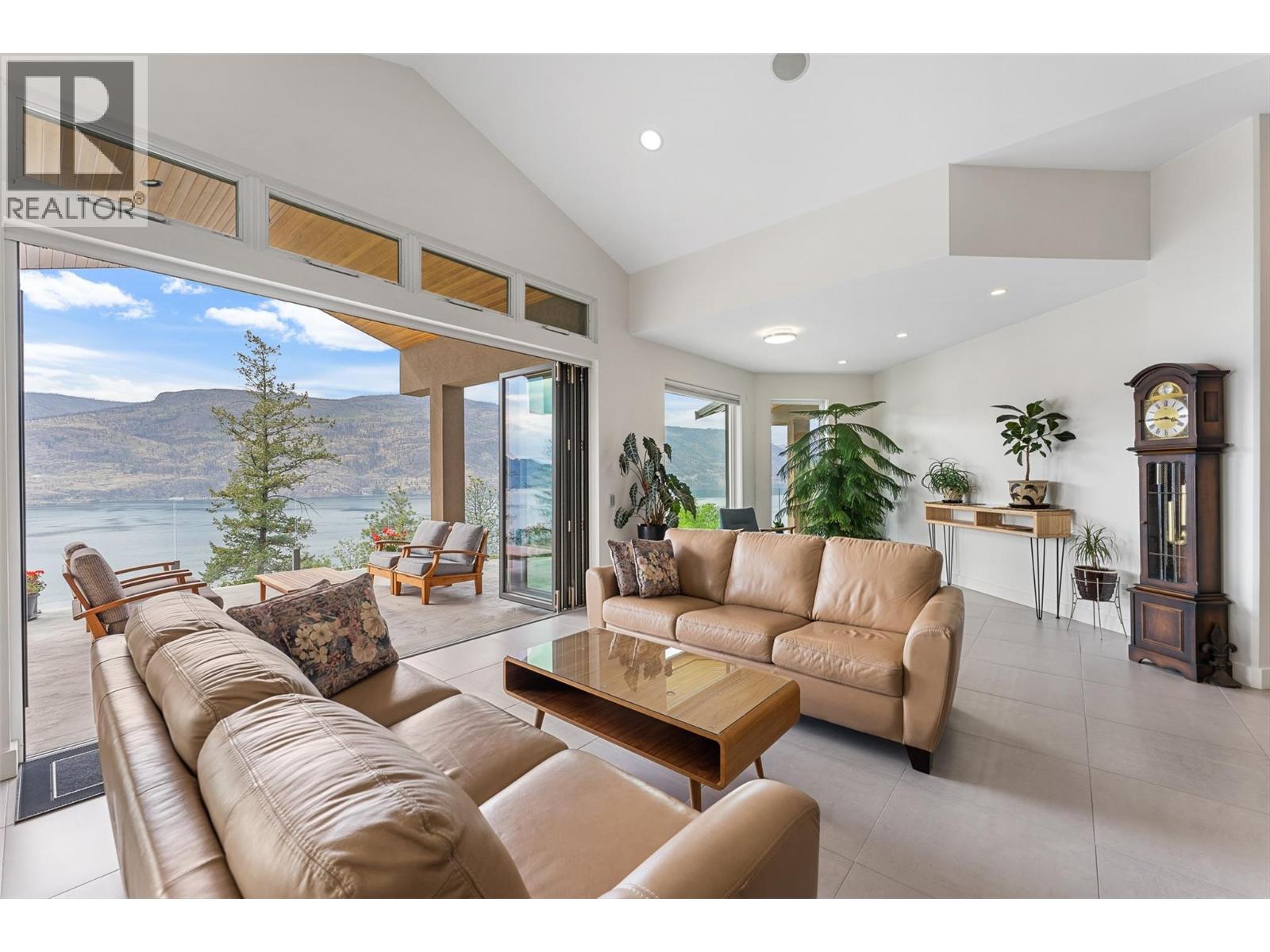 328 Lochview Road, Kelowna