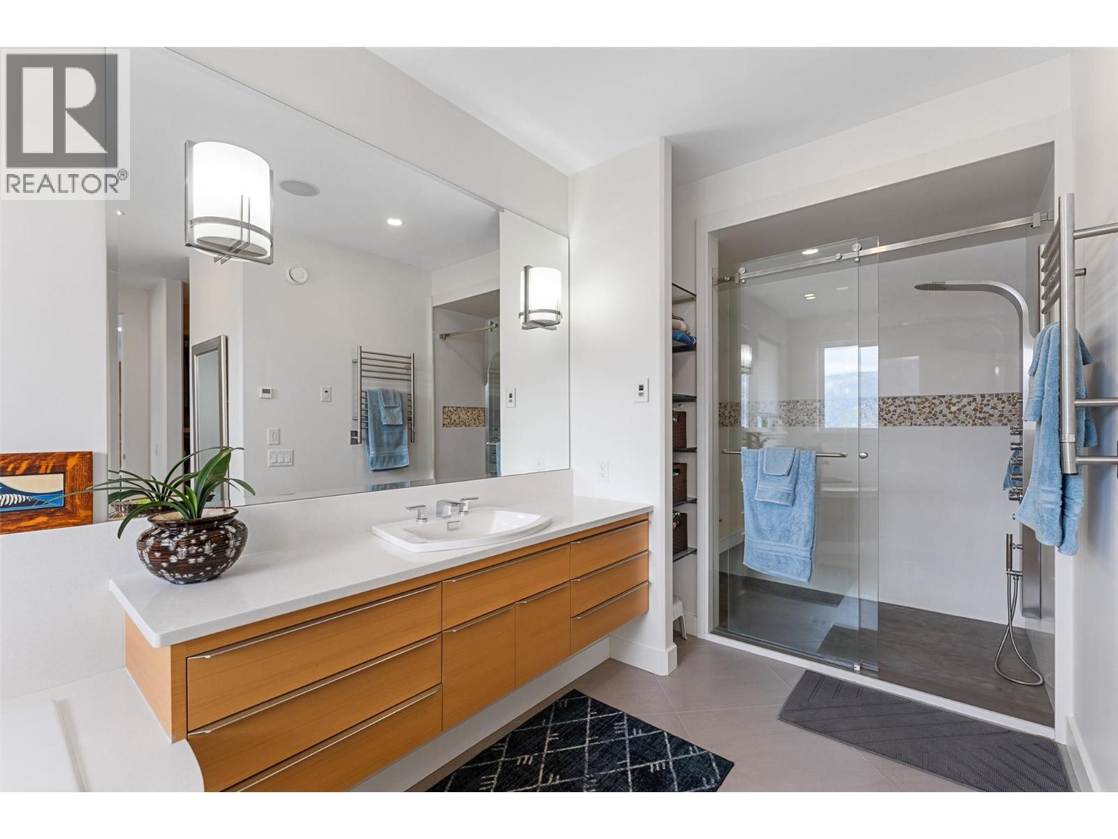 328 Lochview Road, Kelowna