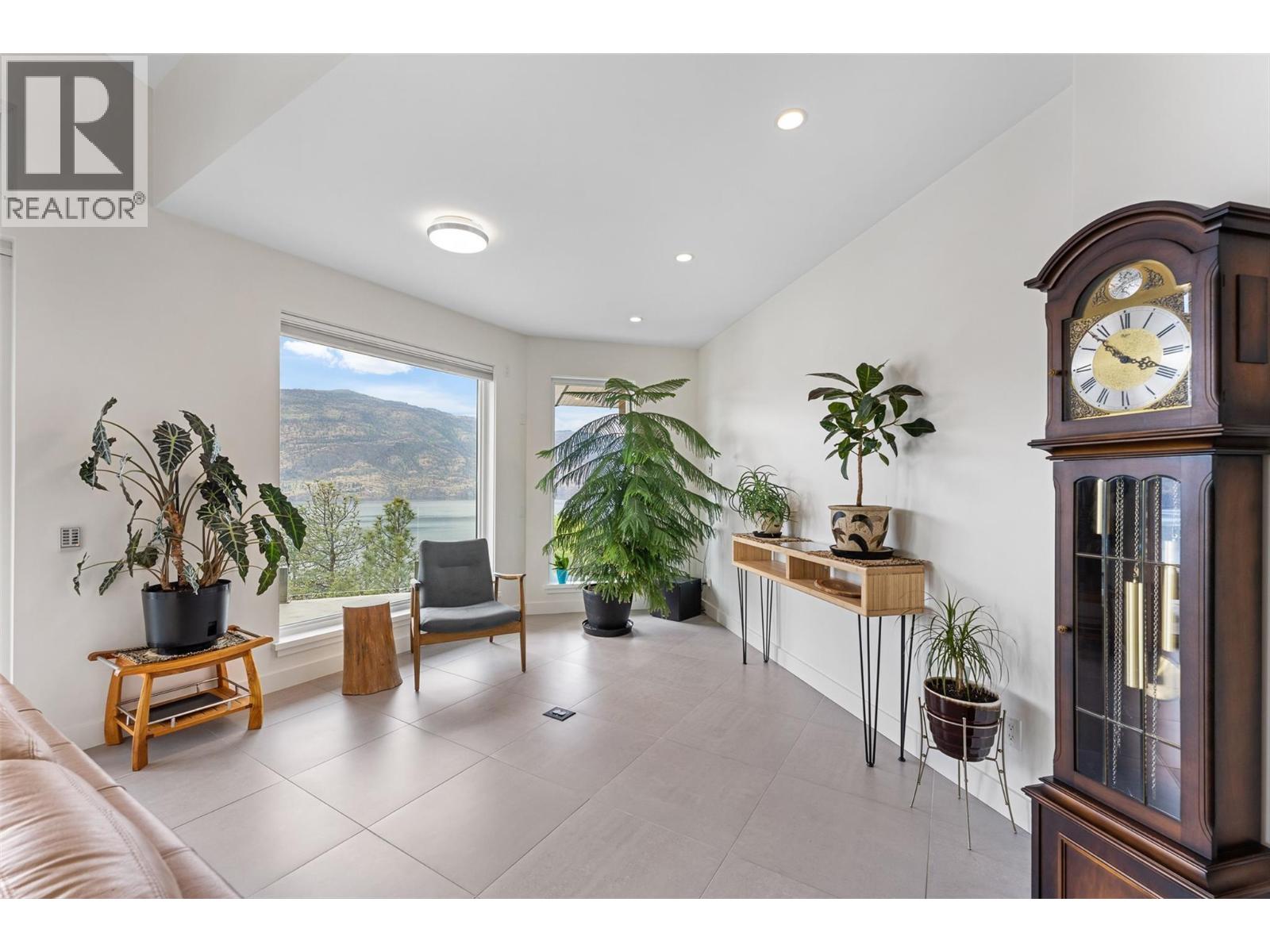 328 Lochview Road, Kelowna