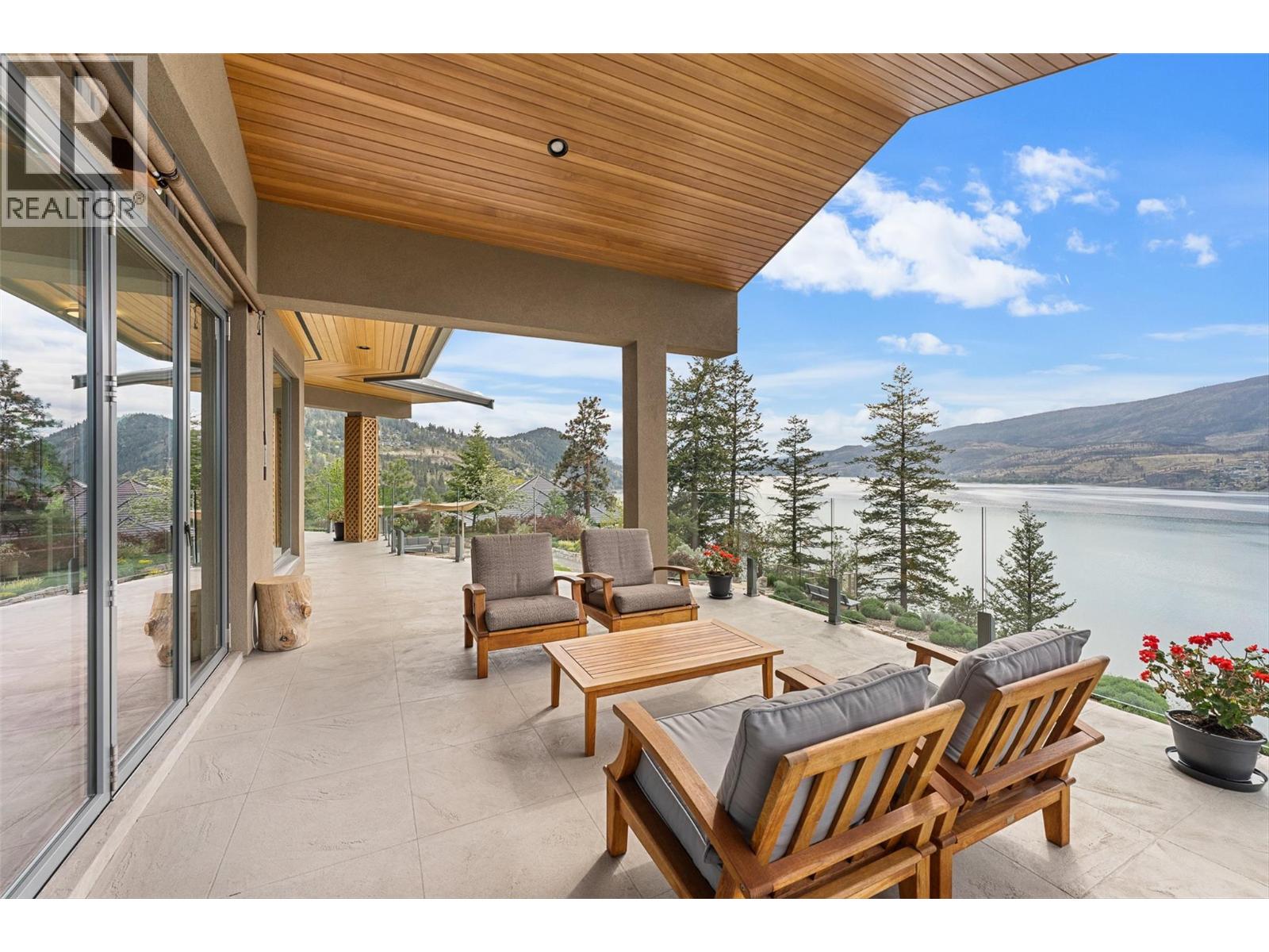 328 Lochview Road, Kelowna