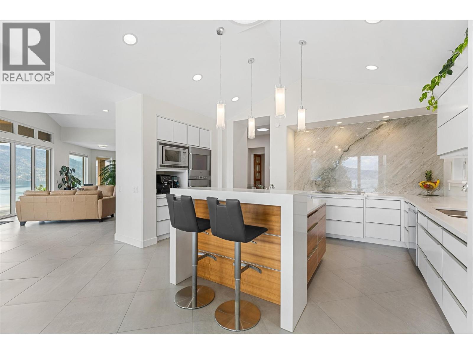 328 Lochview Road, Kelowna