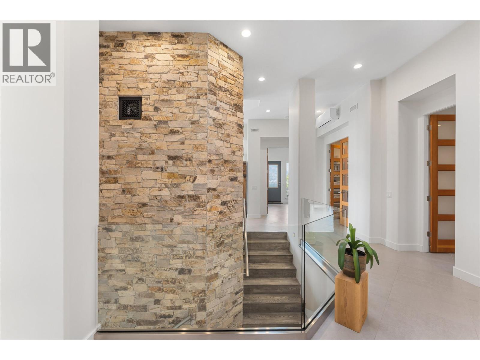 328 Lochview Road, Kelowna