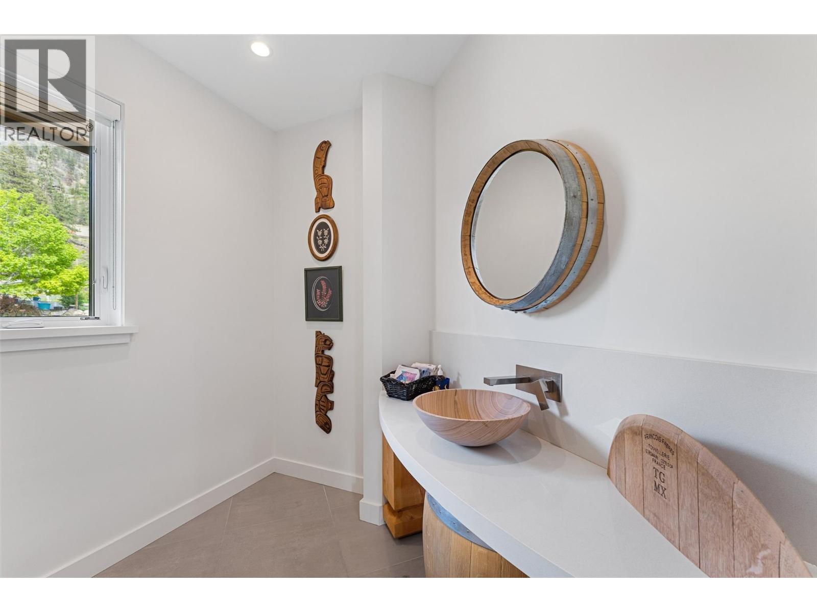 328 Lochview Road, Kelowna