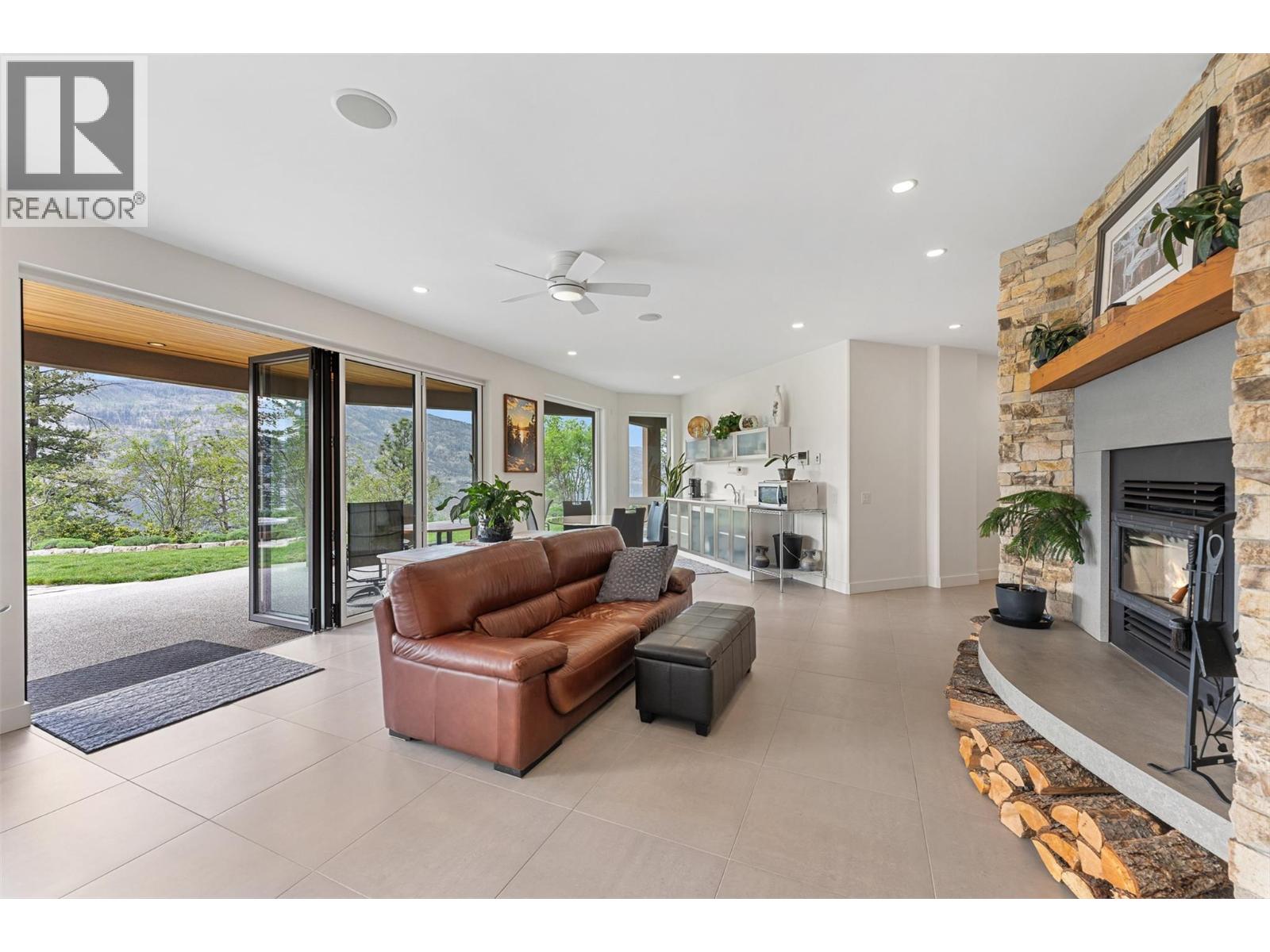 328 Lochview Road, Kelowna