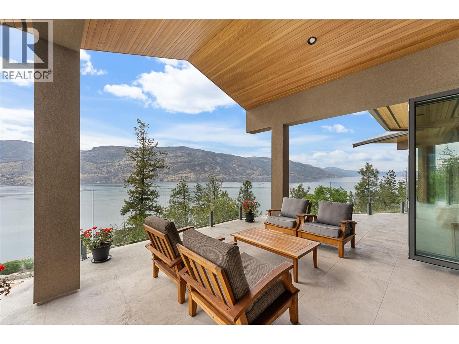 328 Lochview Road, Kelowna