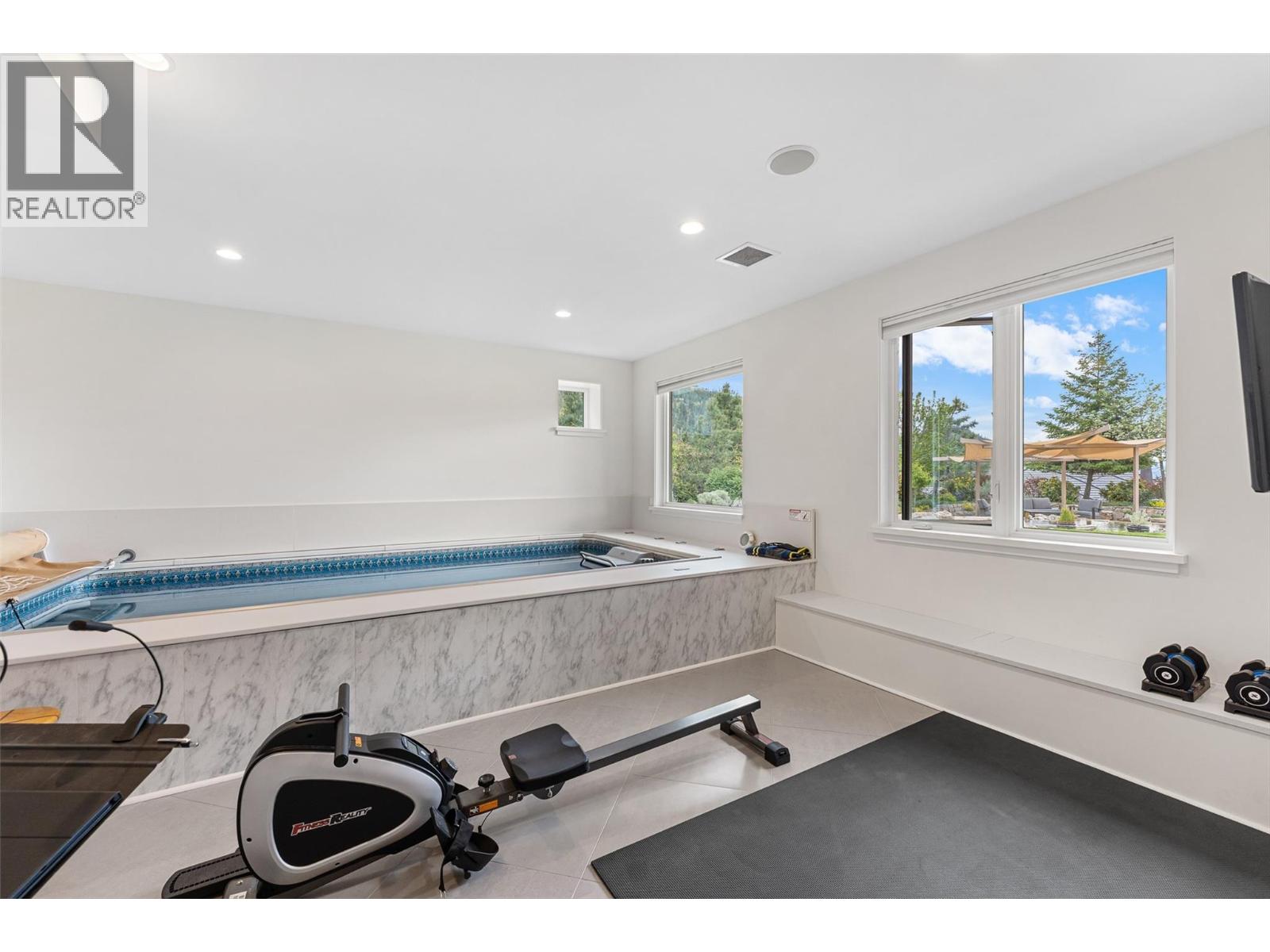 328 Lochview Road, Kelowna