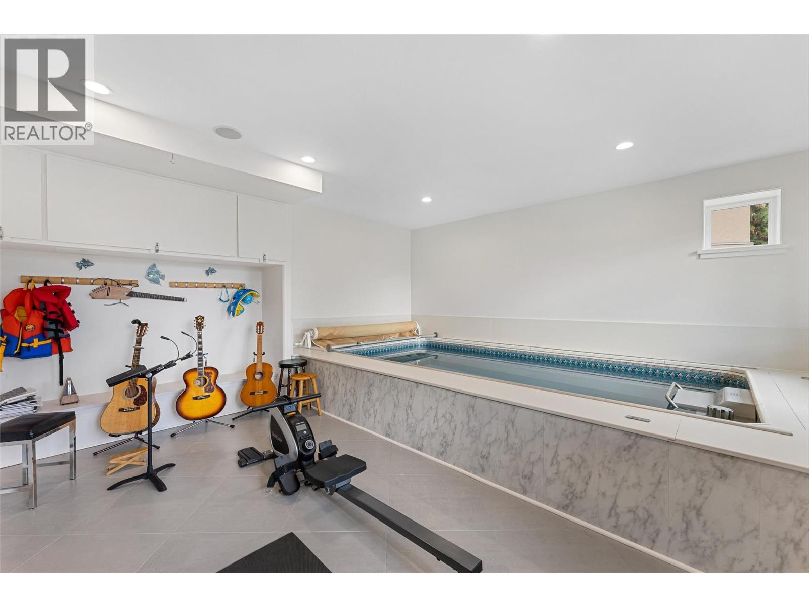 328 Lochview Road, Kelowna
