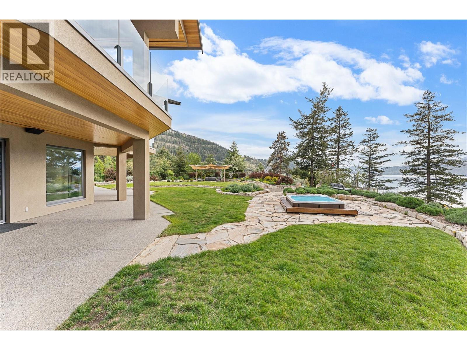 328 Lochview Road, Kelowna