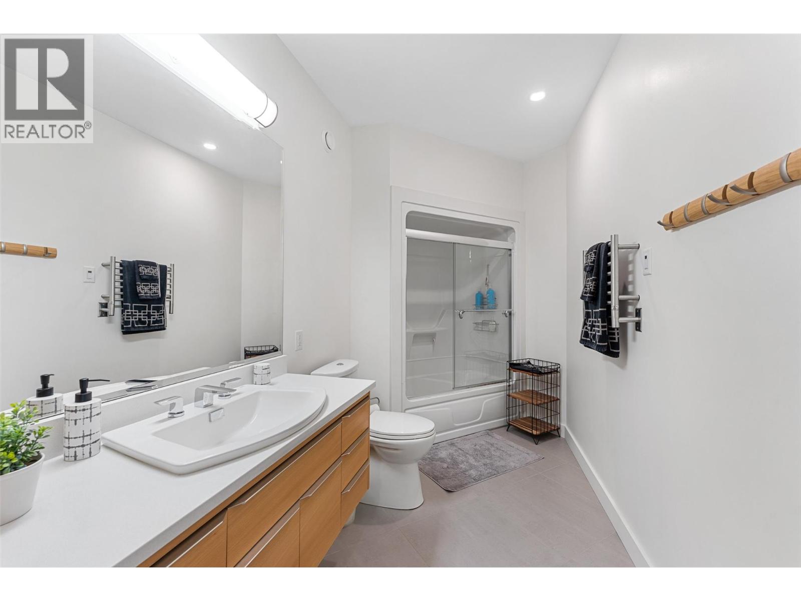 328 Lochview Road, Kelowna