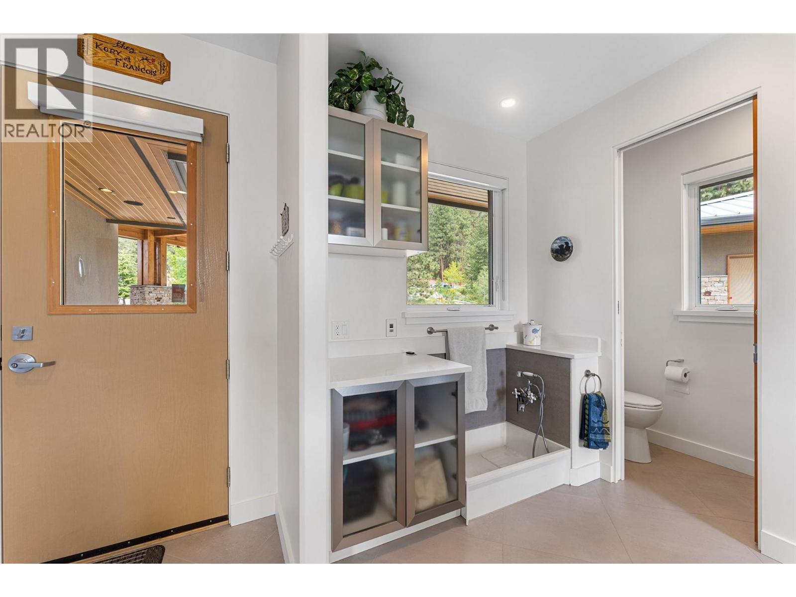 328 Lochview Road, Kelowna