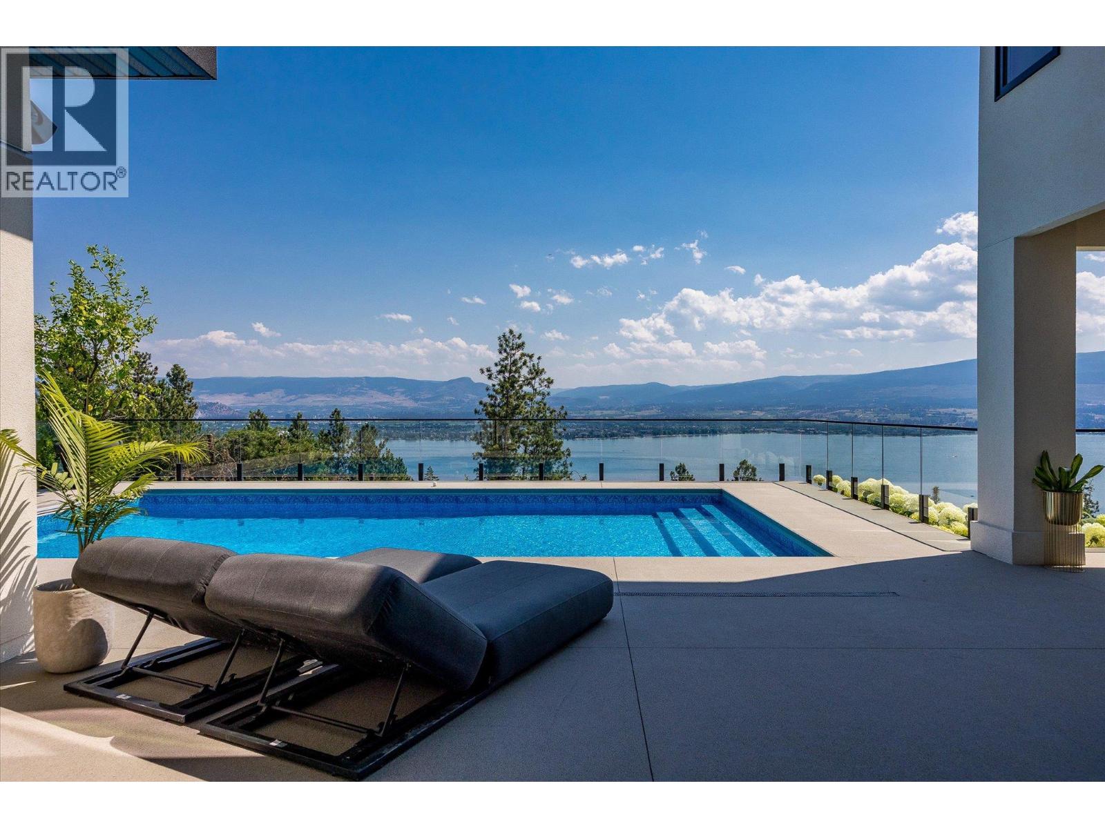 692 Lake Court, West Kelowna