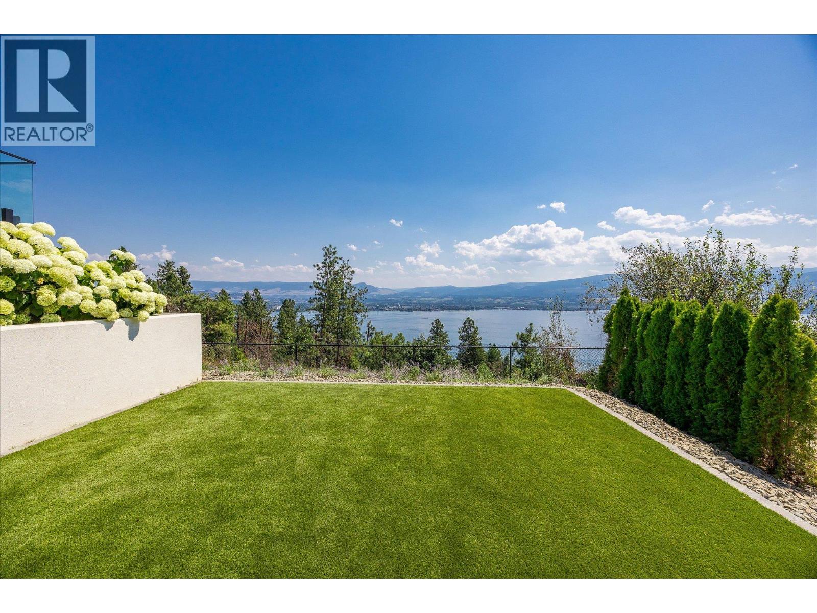 692 Lake Court, West Kelowna