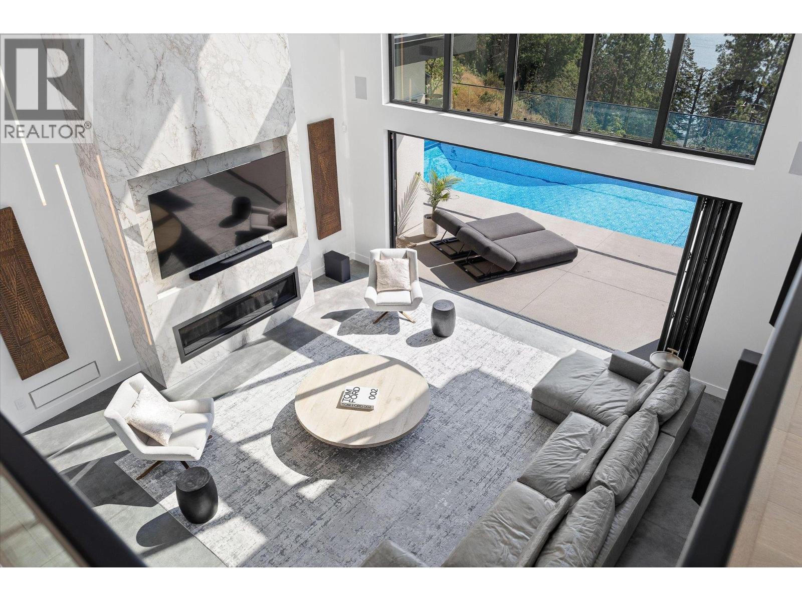 692 Lake Court, West Kelowna