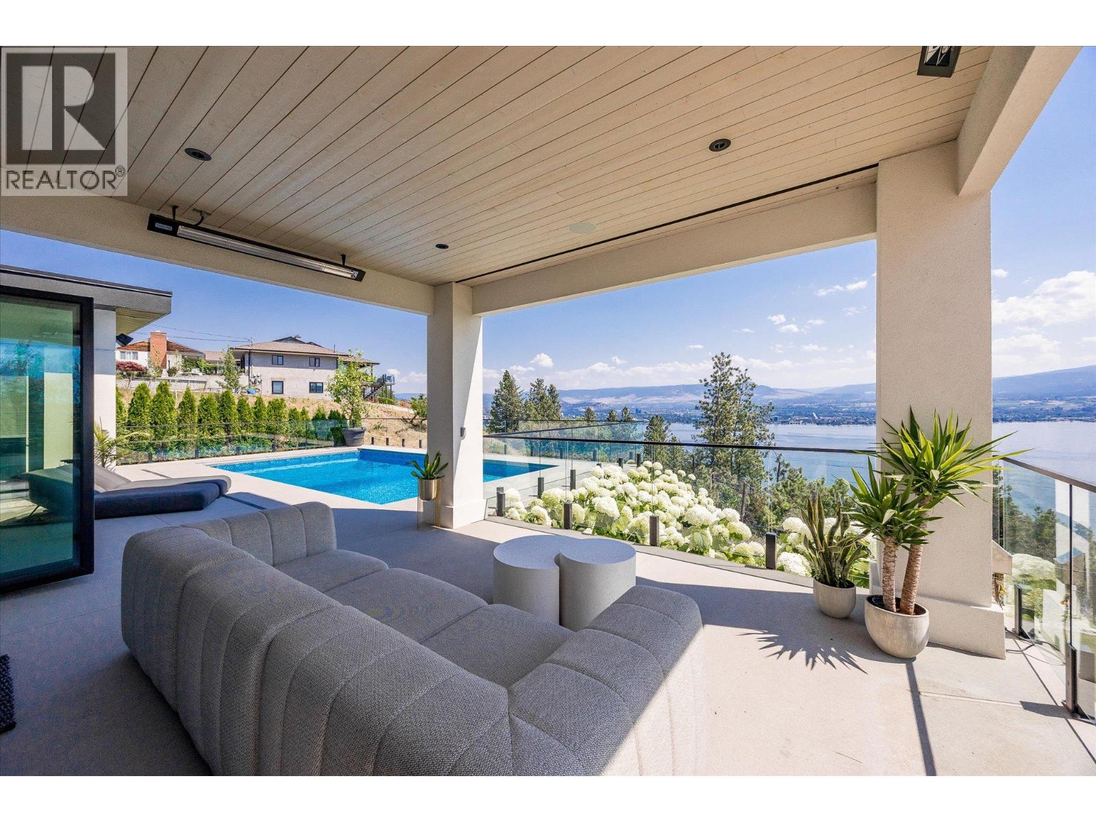 692 Lake Court, West Kelowna