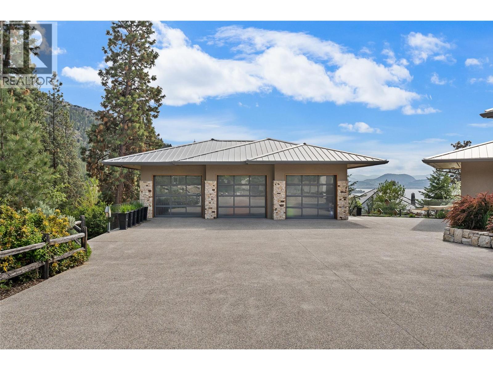 328 Lochview Road, Kelowna