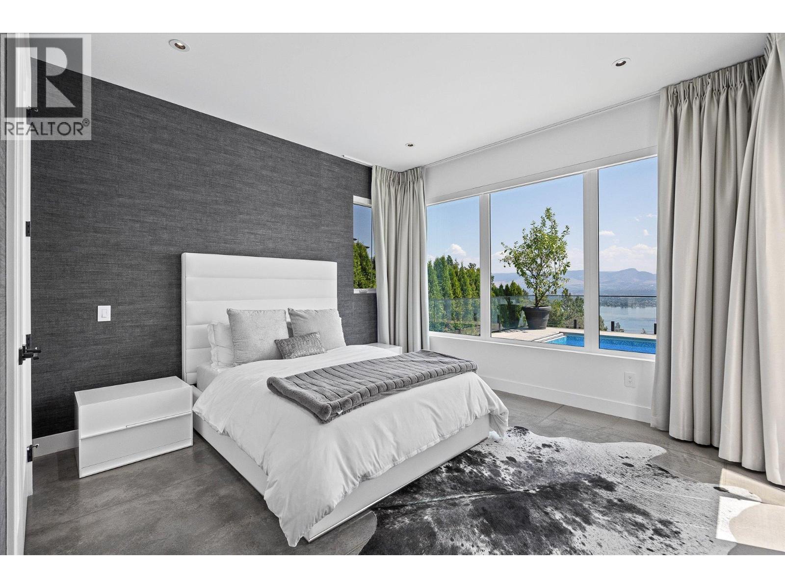 692 Lake Court, West Kelowna