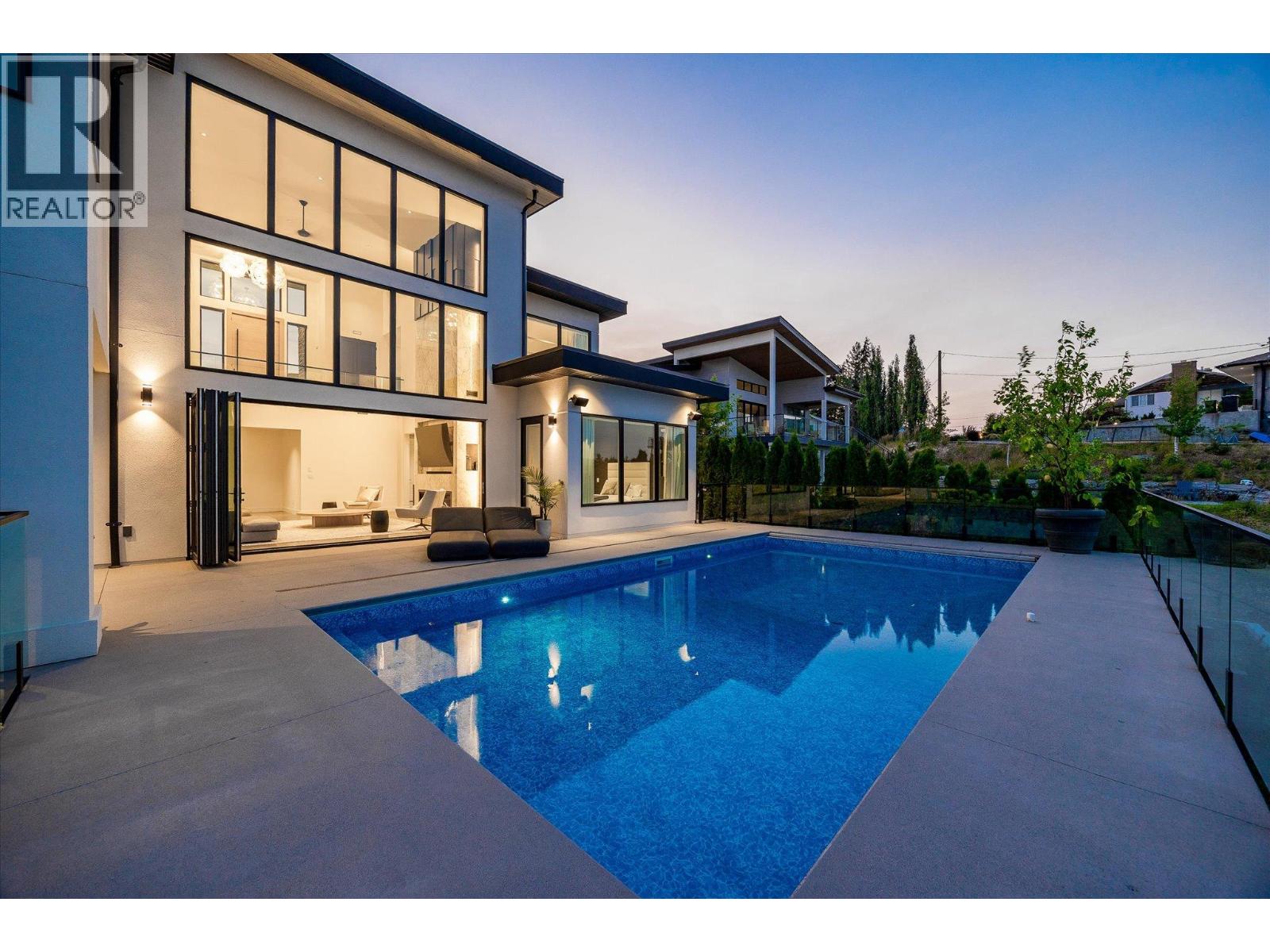692 Lake Court, West Kelowna