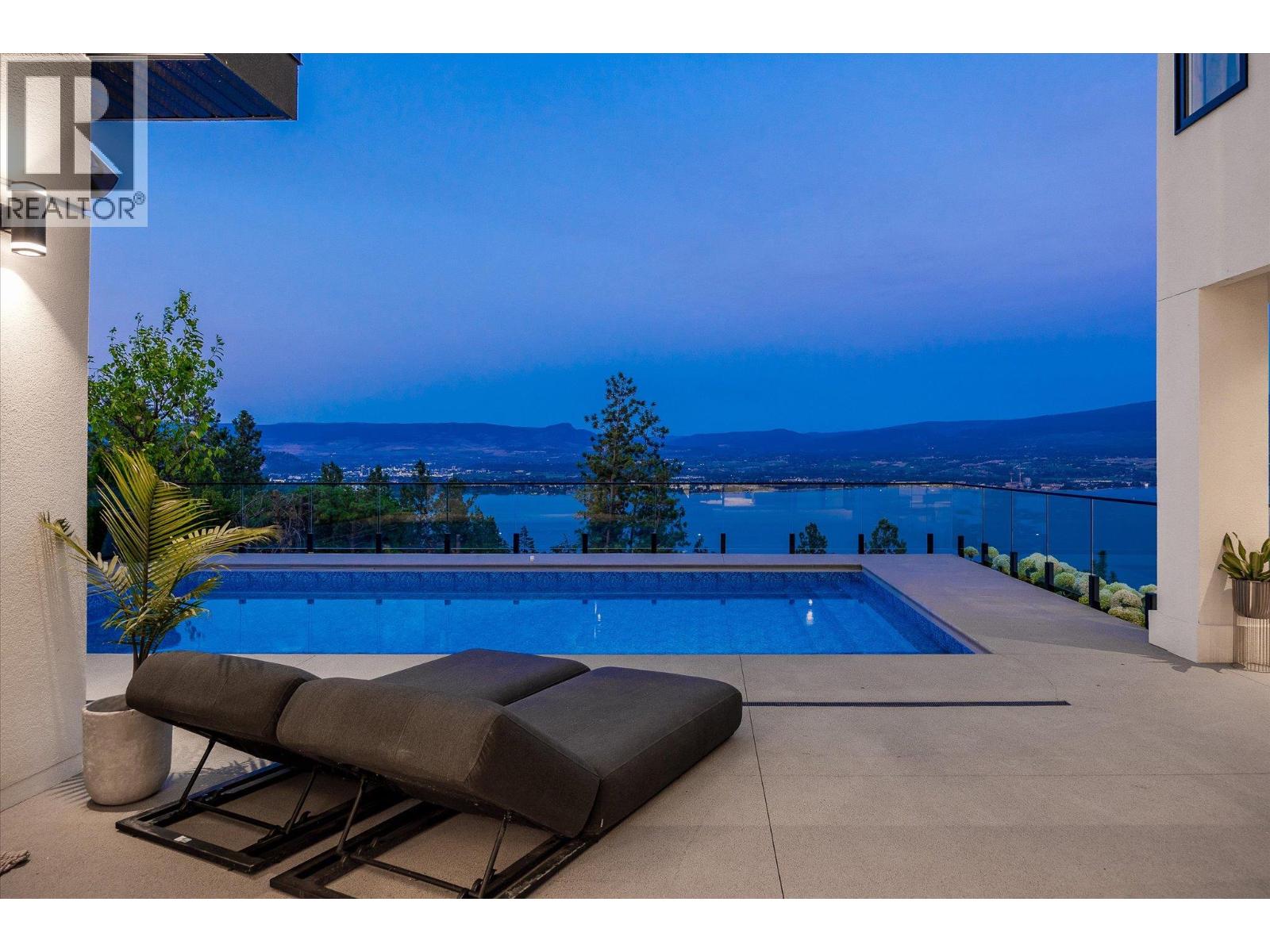 692 Lake Court, West Kelowna