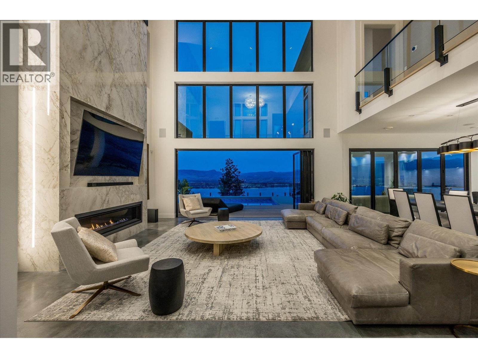 692 Lake Court, West Kelowna