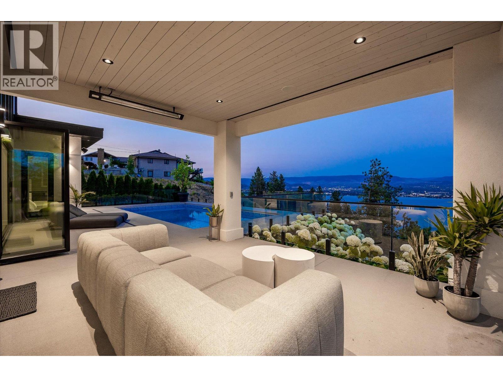 692 Lake Court, West Kelowna