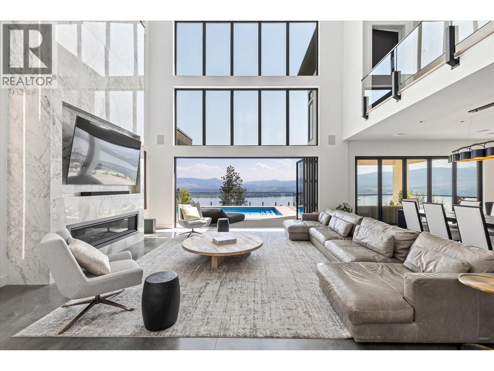 692 Lake Court, West Kelowna