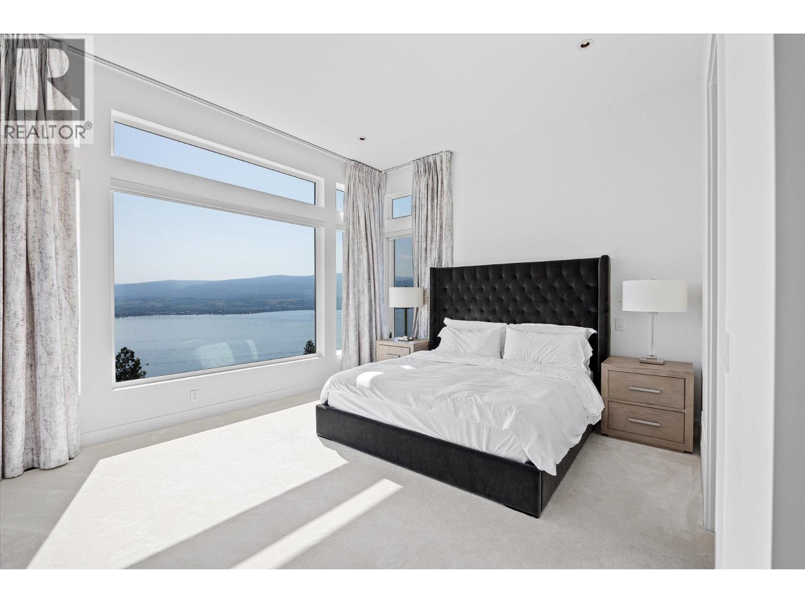 692 Lake Court, West Kelowna