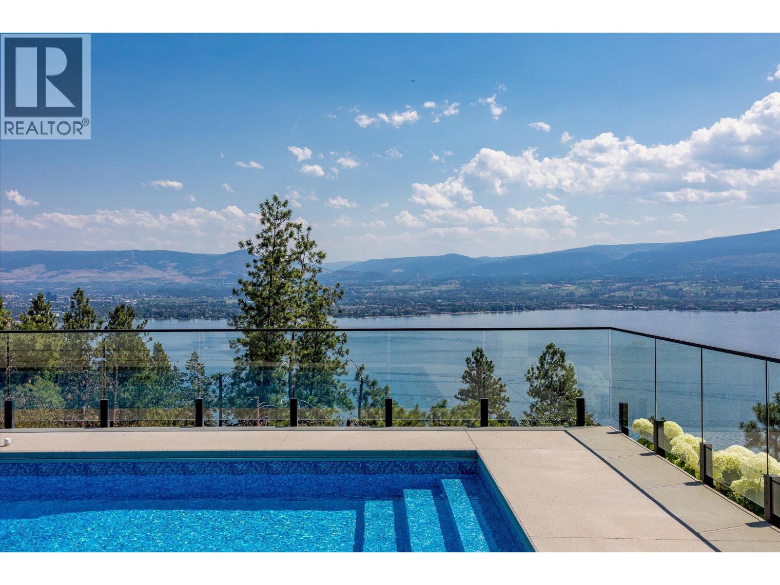 692 Lake Court, West Kelowna