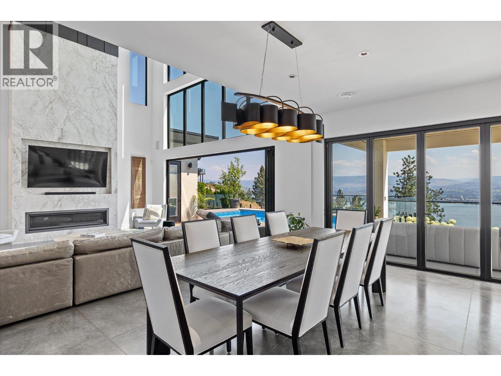 692 Lake Court, West Kelowna