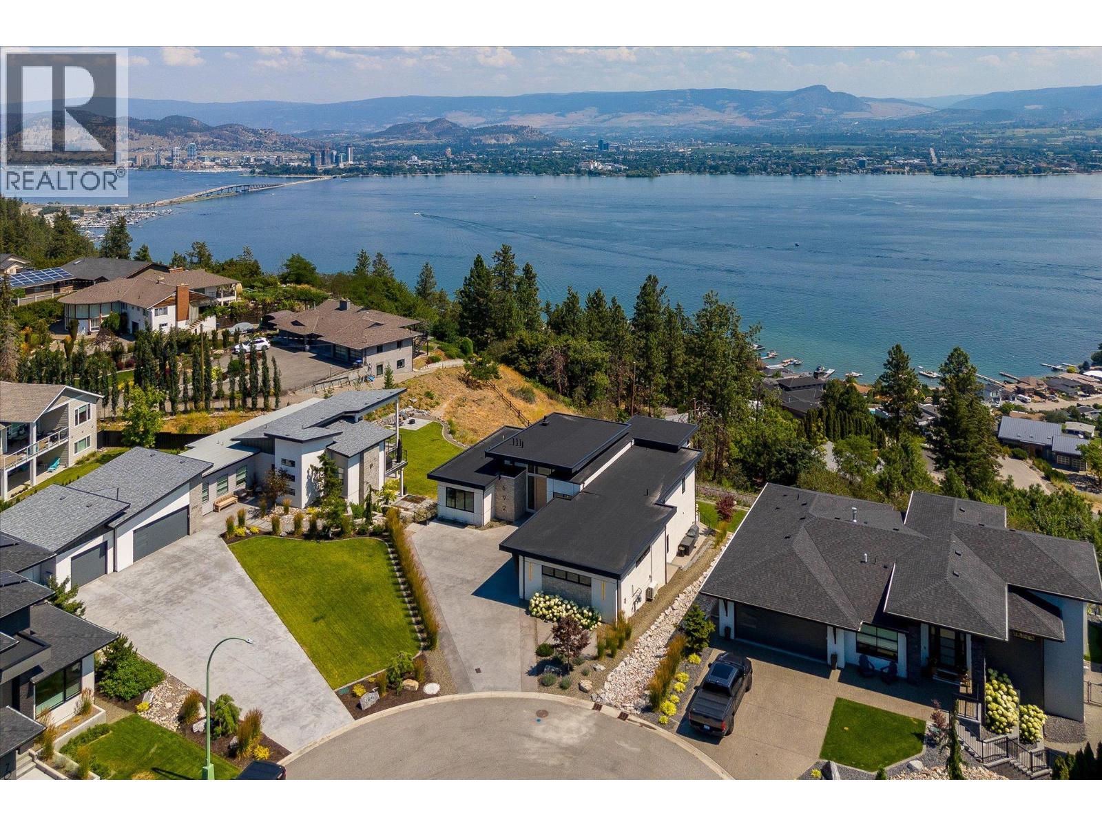 692 Lake Court, West Kelowna