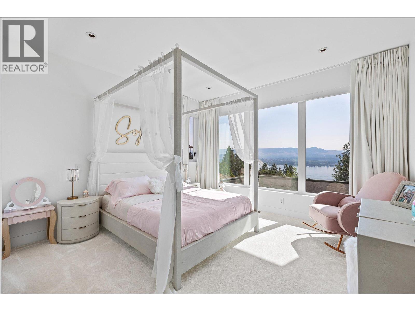 692 Lake Court, West Kelowna