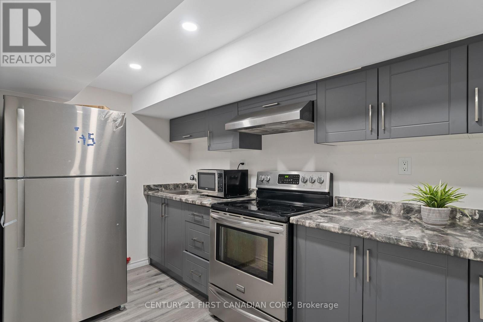 54 BRENNAN DRIVE N - 21