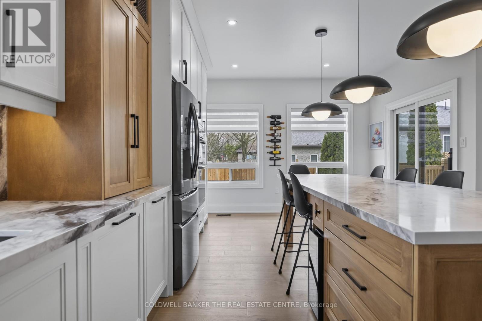 684 LAKELANDS AVENUE - Image 17